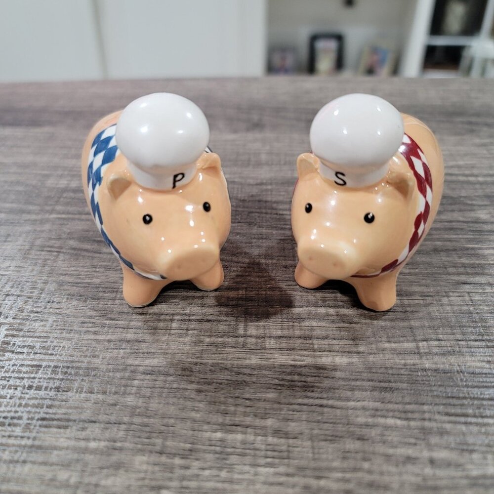 Grasslands Road Pig Chefs Shakers Set - Picture 7 of 9